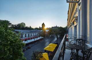 Отель Hotel Milano Одесса Стандартный двухместный номер с 1 кроватью и балконом-1