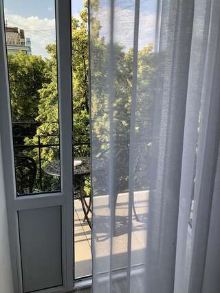 Отель Hotel Milano Одесса Стандартный двухместный номер с 1 кроватью и балконом-4